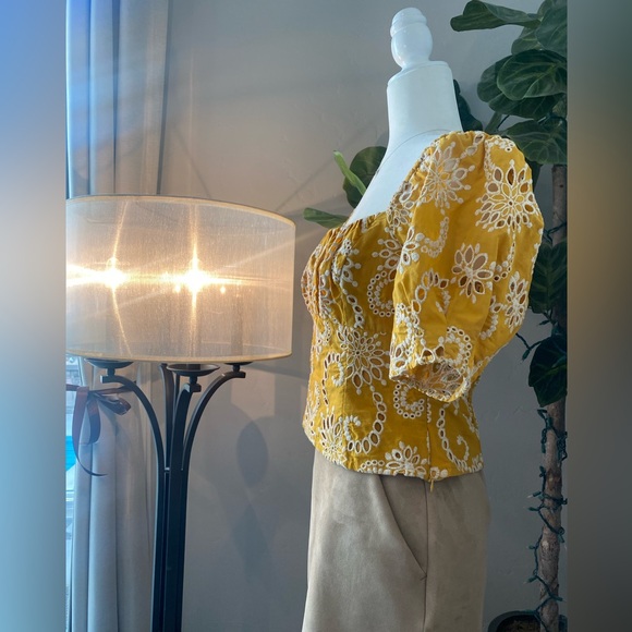 ASTR The Label Women's Yellow and White Crop-top Medium - Picture 4 of 10